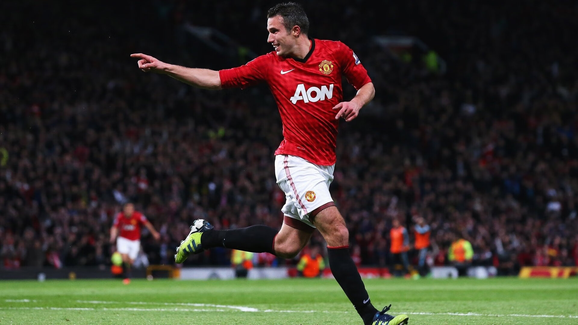 开云中国大陆-英超裁判吹罚标准演变对犯规判定的影响分析，足球吹裁判是什么意思