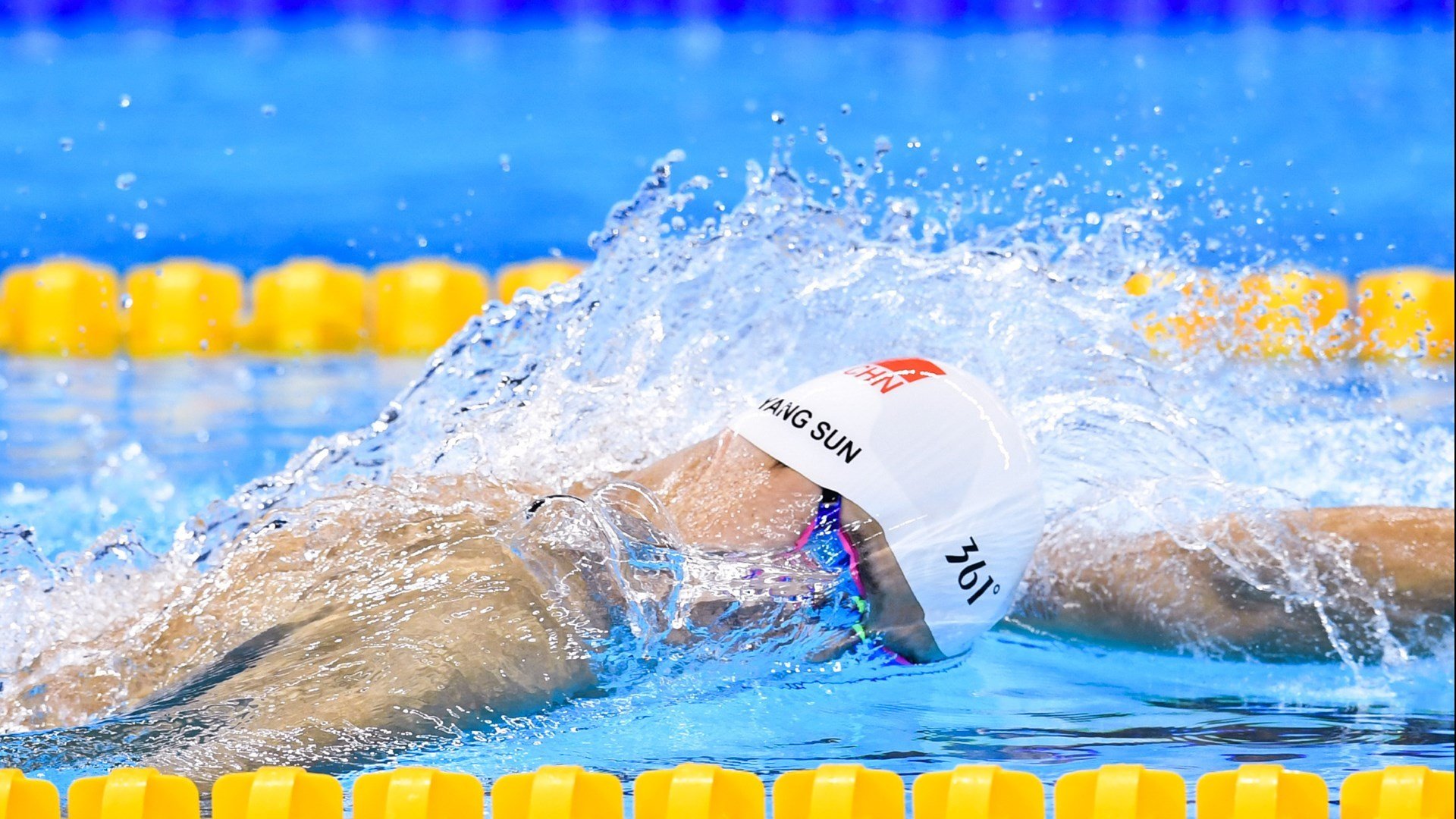 电竞比赛场地布置更具科技感提升沉浸体验，电子竞技场地